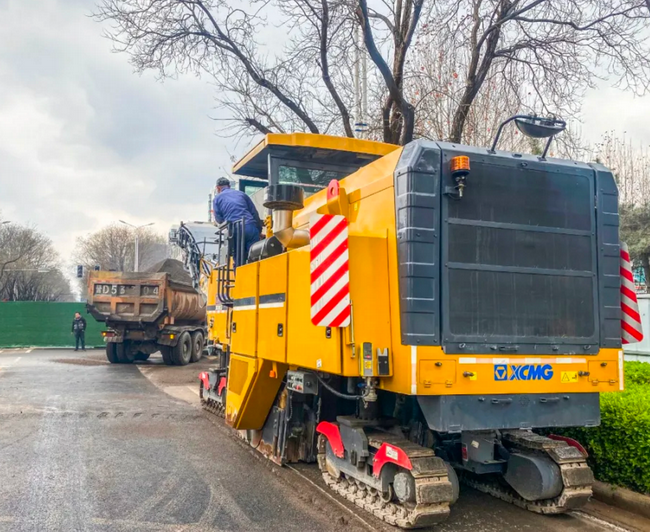 MK网大型铣刨机在山西长治市政公路施工