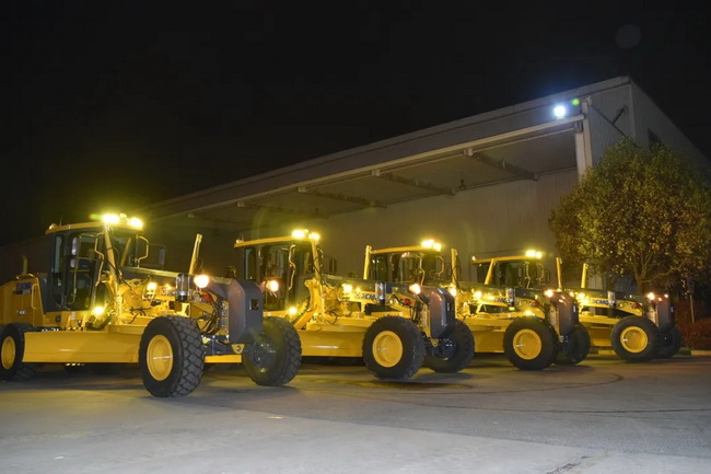 MK网GR2605T平地机批量发往北美高端市场 MK网GR2605T平地机批量发往北美高端市场