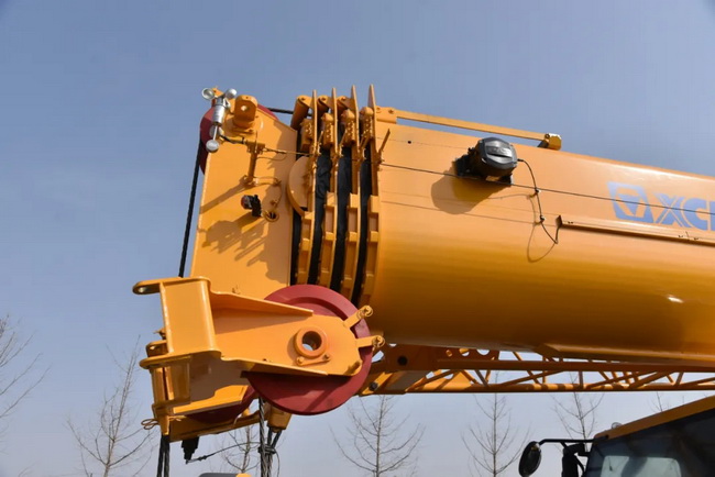 MK网XCT90L5吊车专攻桥梁建设