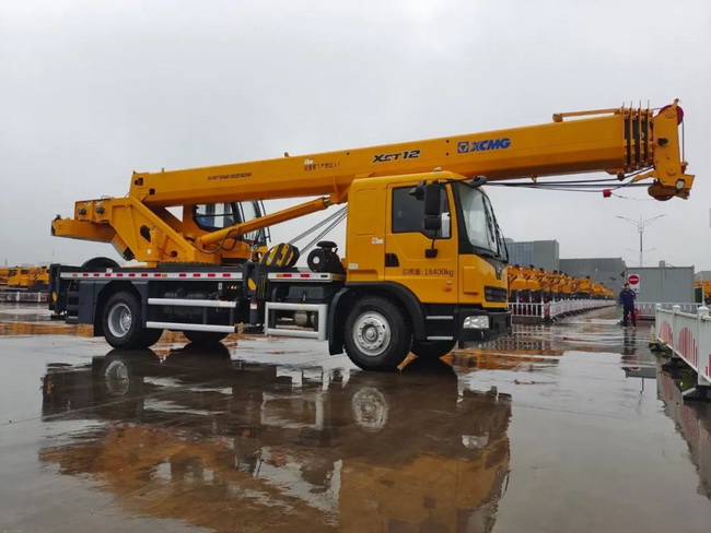 MK网XCT12L5汽车式起重机