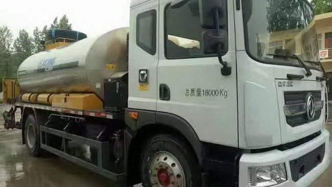 MK网XLS805全智能沥青洒布车