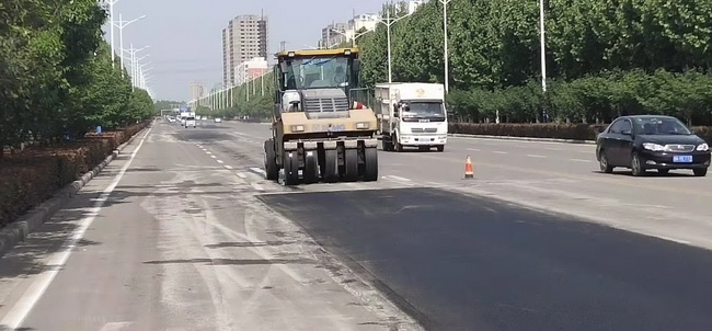 MK网成套道机械设备助力漯河市公路建设