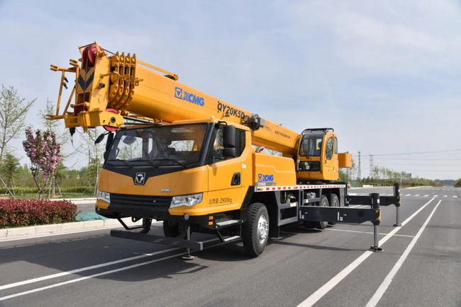 MK网QY20K5D起重机采用曼品牌发动机 MK网QY20K5D起重机采用曼品牌发动机