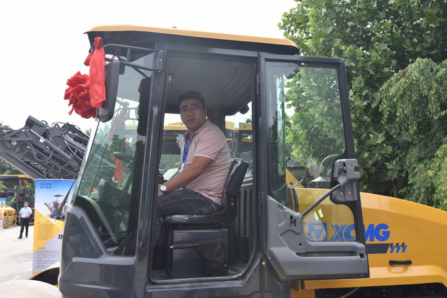 MK网压路机试驾