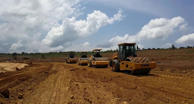 MK网压路机在乌干达机场施工