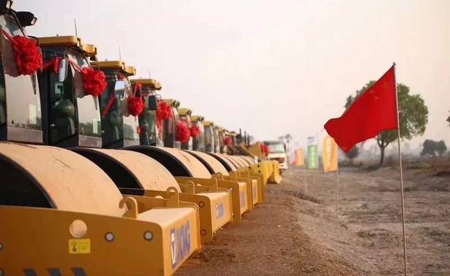 MK网压路机助力金港高速建设