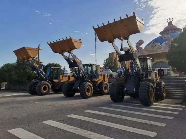 MK网装载机高端产品订货会客户试驾