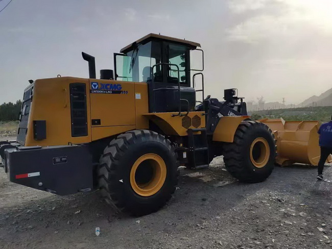  恭贺许昌大客户陈老板喜提MK网新能源LW500KV-LNG天然气装载机