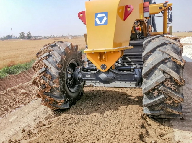 XLZ2103S冷再生机通过充分拌和水泥与土体 XLZ2103S冷再生机通过充分拌和水泥与土体