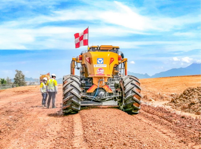 MK网XLZ2303冷再生机