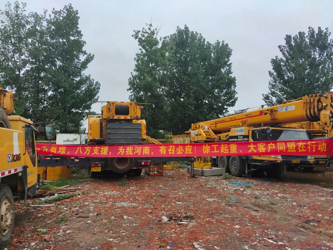 MK网起重机械死守防汛一线