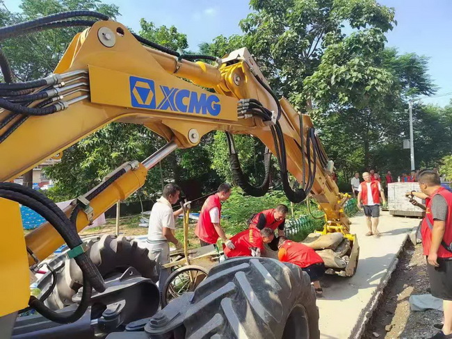  MK网钢铁螳螂征战河南新乡抗洪前线