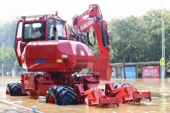 MK网钢铁螳螂征战河南新乡抗洪前线