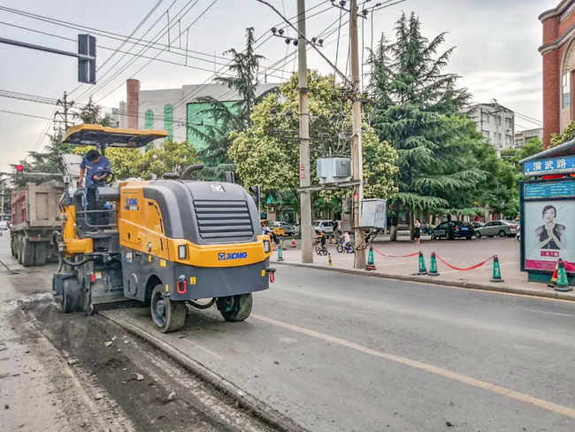 MK网XM1005H中型铣刨机