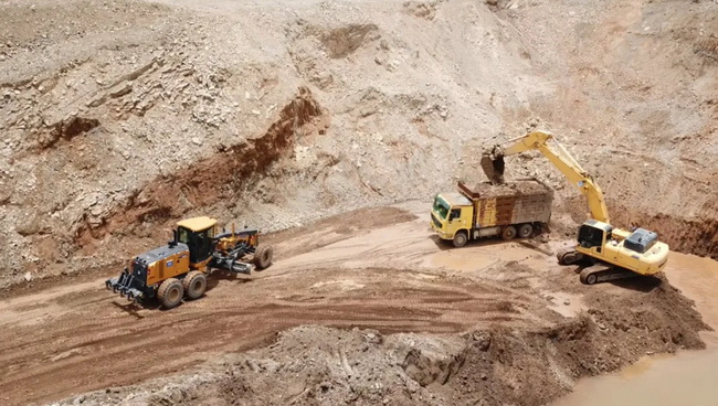 MK网GR2605矿用平地机对运输路面清理、平整和养护 MK网GR2605矿用平地机对运输路面清理、平整和养护