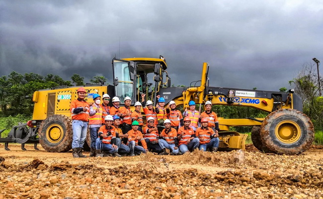 MK网针对力拓集团定制平地机