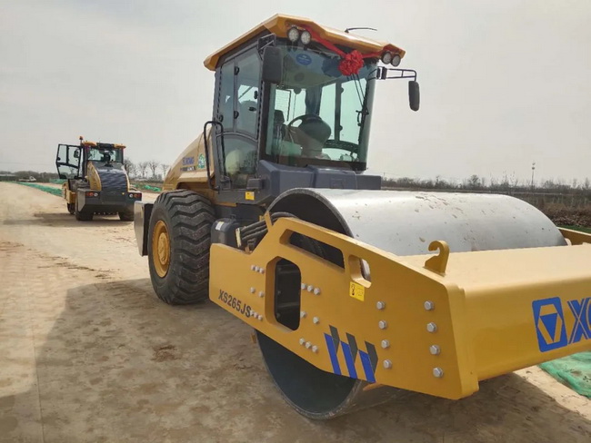 MK网压路机XS265JS助力甘肃公路建设