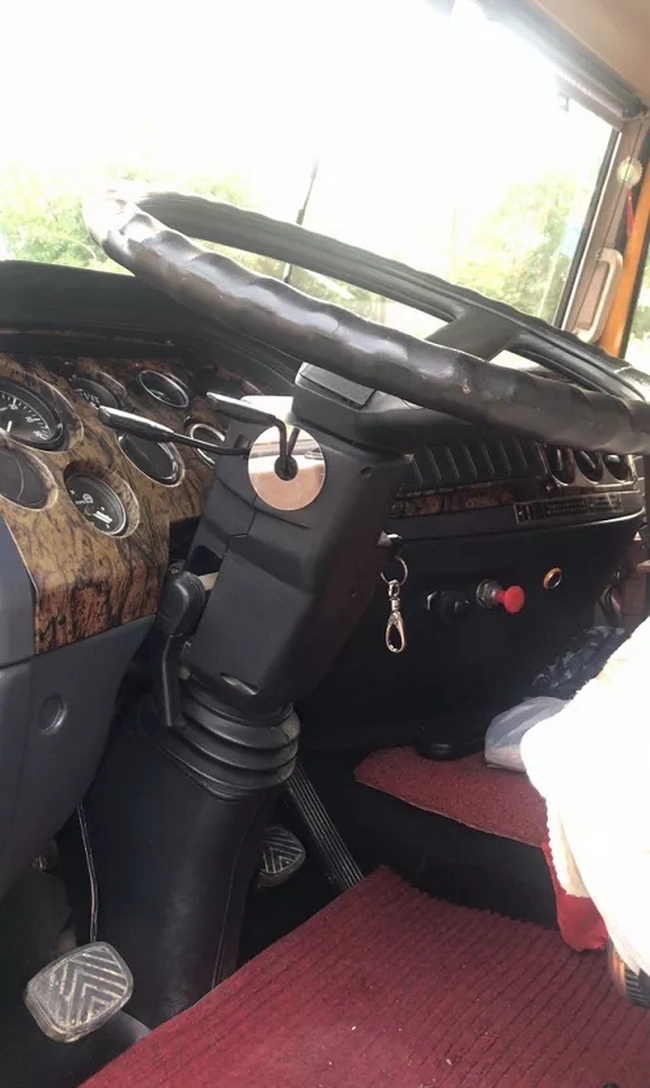 MK网20g吊车驾驶室