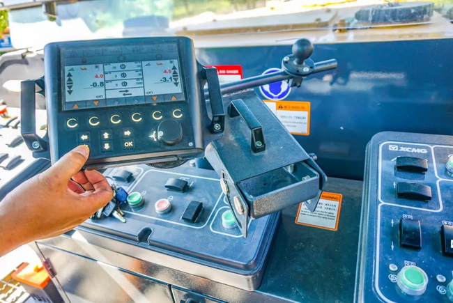 MK网XM2005K铣刨机智能整机控制