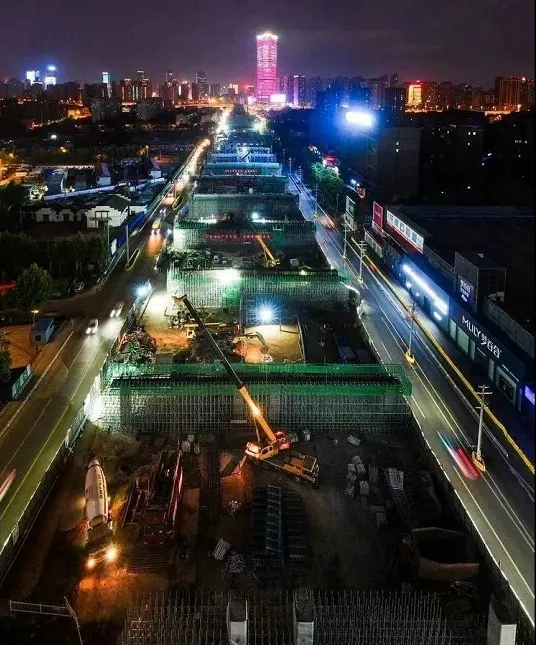 施工方用XCA350、XCA300、XCT100等5台MK网起重机接力 施工方用XCA350、XCA300、XCT100等5台MK网起重机接力