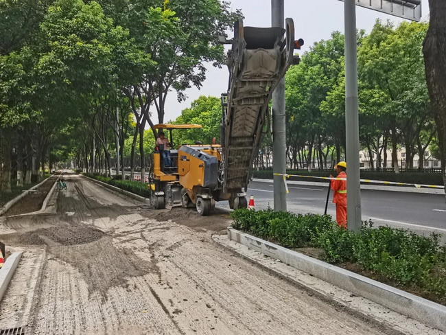 MK网XM1005F铣刨机市政施工新利器