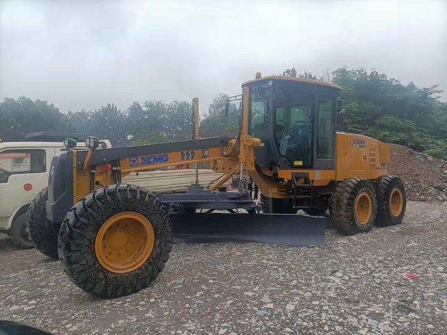 MK网GR1805平地机助力焦作公路事业发展