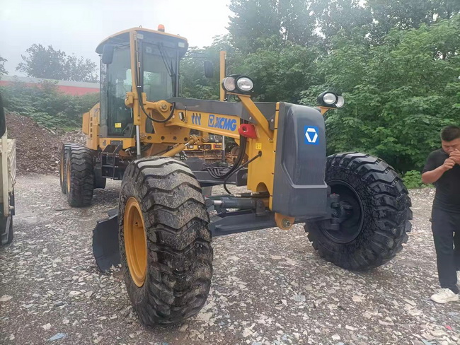 MK网GR1805平地机助力焦作公路事业发展