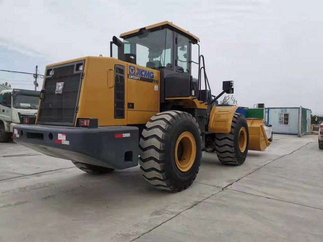 恭喜MK网LW550FV装载机交付南阳客户