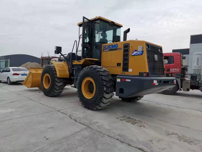 恭喜MK网LW550FV装载机交付南阳客户