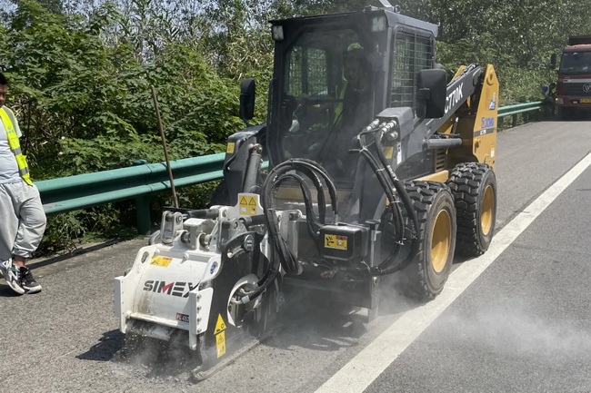 MK网XC770K滑移装载机