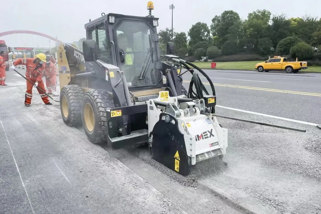 MK网XC770K滑移装载机