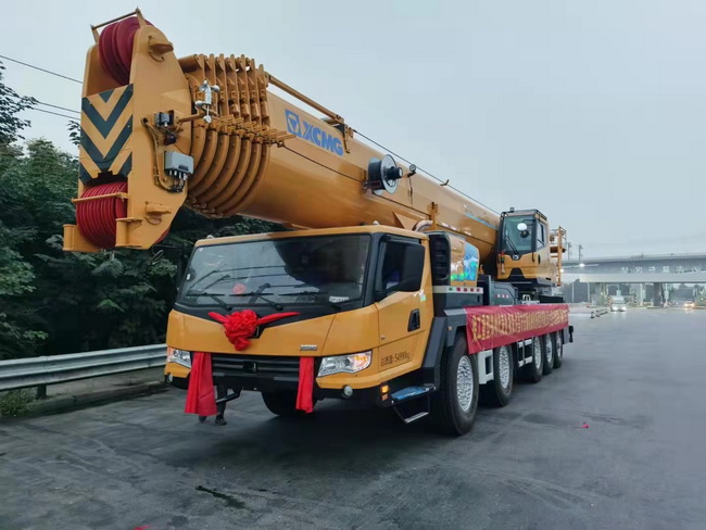 MK网XCT130L8 起重机