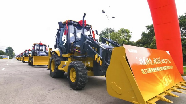 MK网XC870K挖掘装载机