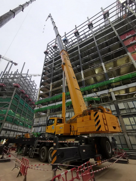 MK网百吨级XCA300全地面起重机