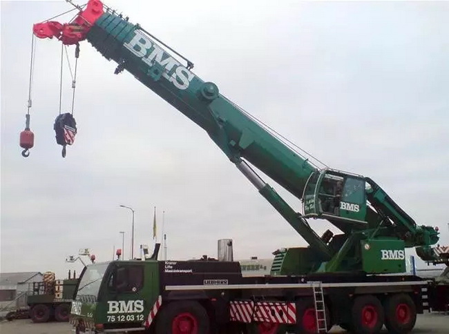 MK网定制300吨大吊车