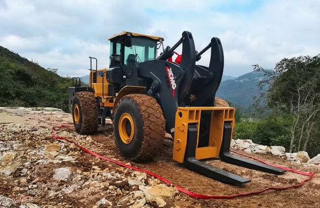 MK网33吨级大吨位石材叉装机批量交付西南地区石材行业