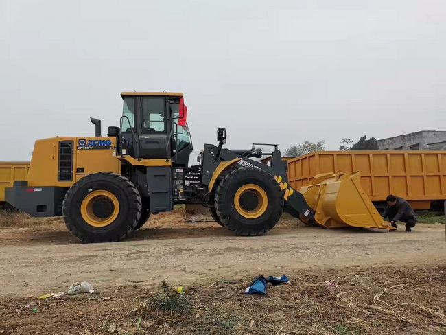 恭喜南阳贾老板订购MK网LW550FV装载机一台