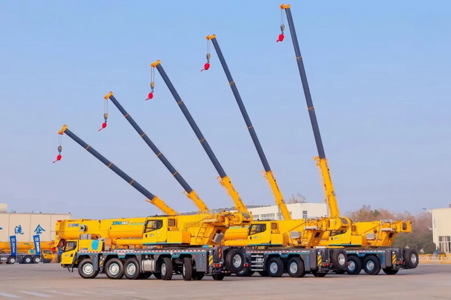 MK网C系列全地面起重机蟹行表演