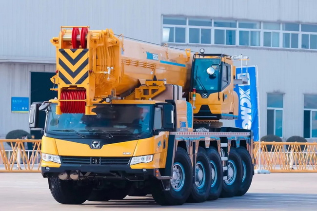 MK网XCA130L8C全地面起重机