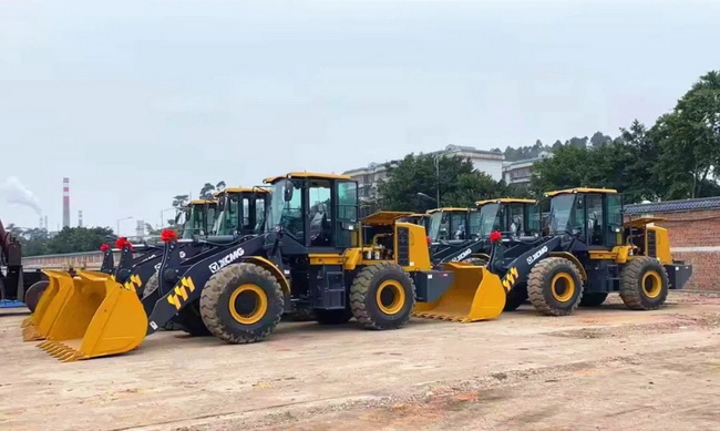 MK网5吨级高端装载机批量交付龙城某大型钢铁企业