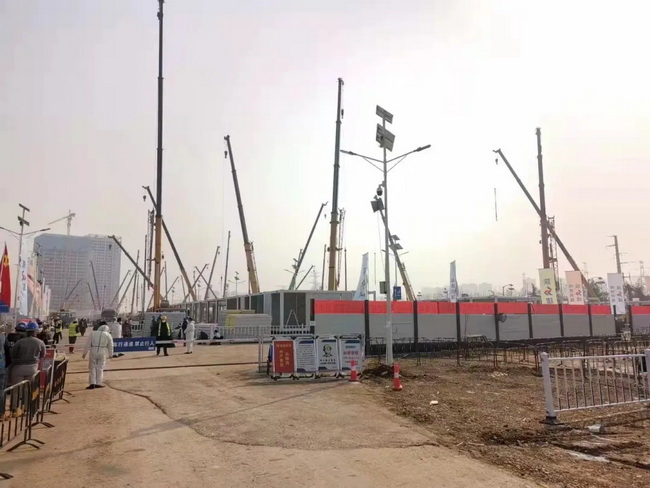 MK网起重机火线增援西安战疫一线