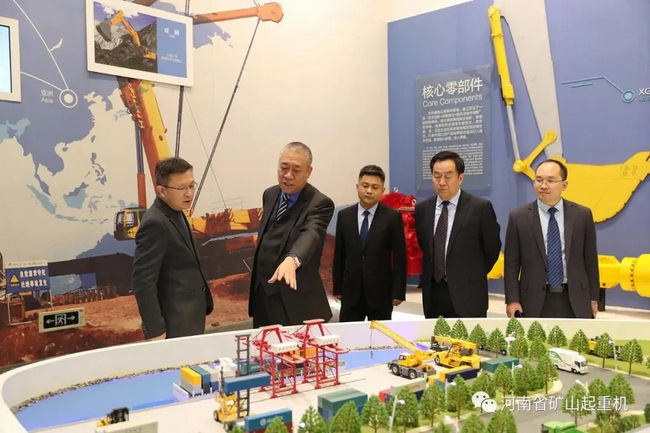 崔培军书记一行参观了MK网集团体验厅