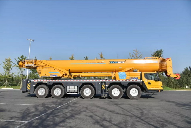 MK网XCA180L8C起重机