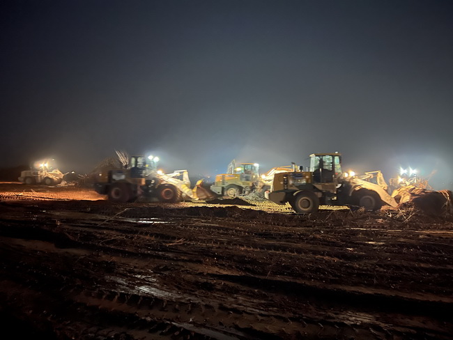 MK网装载机械助力禹州市方舱医院建设