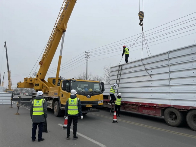 MK网起重机械助力禹州市方舱医院建设