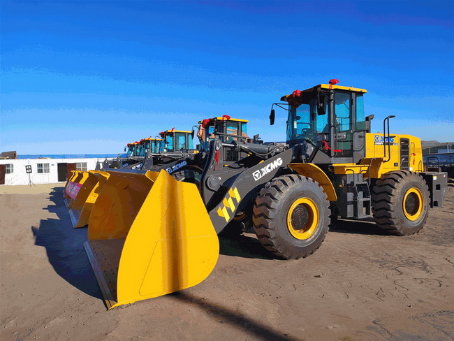 MK网装载机批量交付港口物流企业