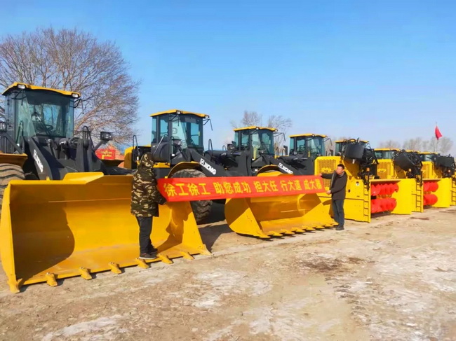 MK网装载机批量交付东北环卫系统