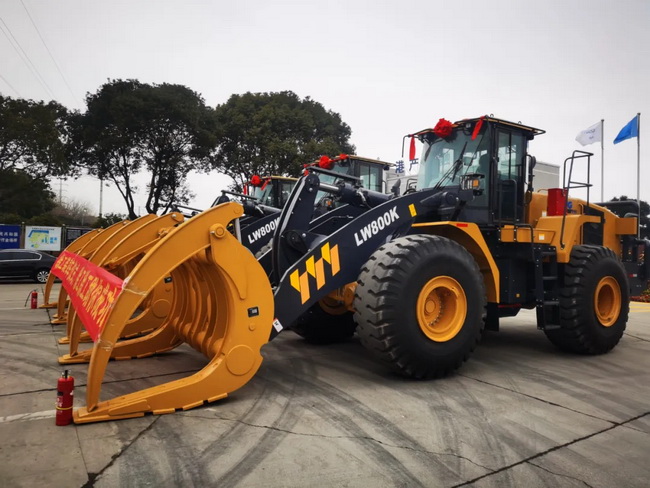 MK网LW800K大吨位夹木钳批量交付港口