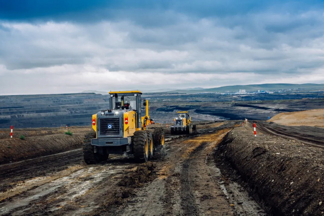 MK网平地机GR3505内蒙古露天矿施工