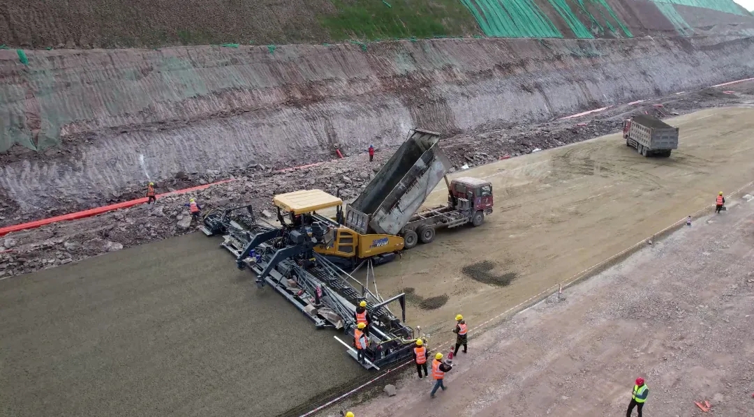 MK网RP2405超宽摊铺机